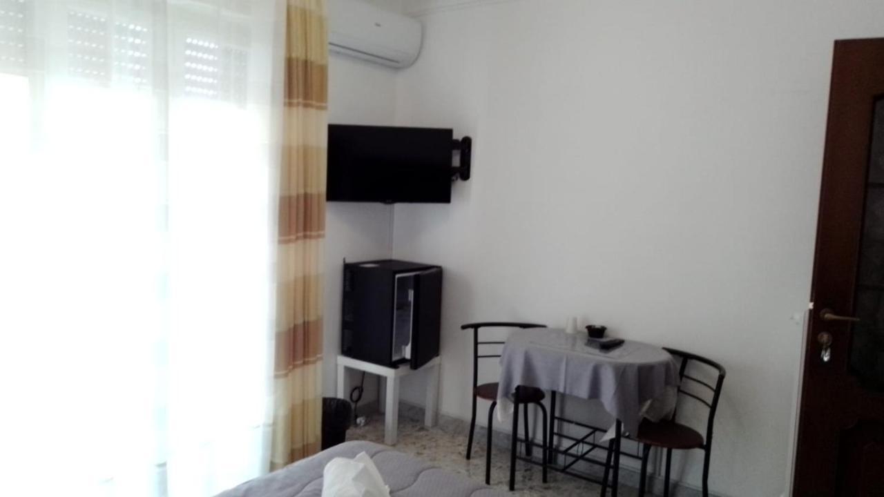 Affittacamere L'Orchidea Ventimiglia Ngoại thất bức ảnh